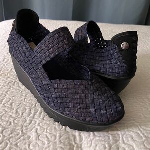 bernie mev. Dark Blue Woven Wedge platform Slip-Ons